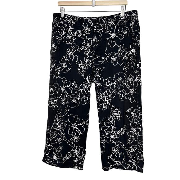 Chico's Women's Black and White Floral Capri Pants Chico's Size 2 (Large) - Picture 1 of 8
